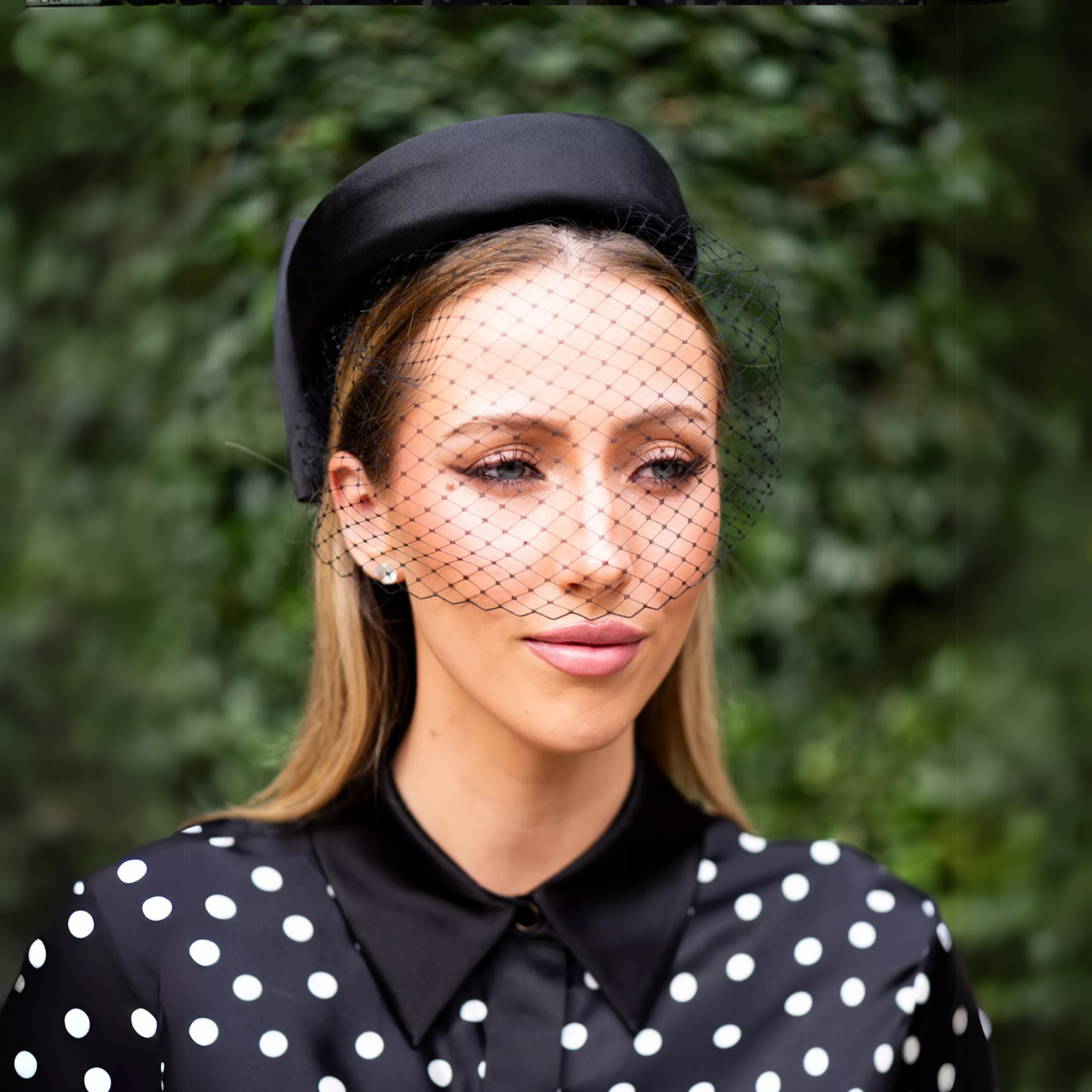 Pillbox with Bow in Black