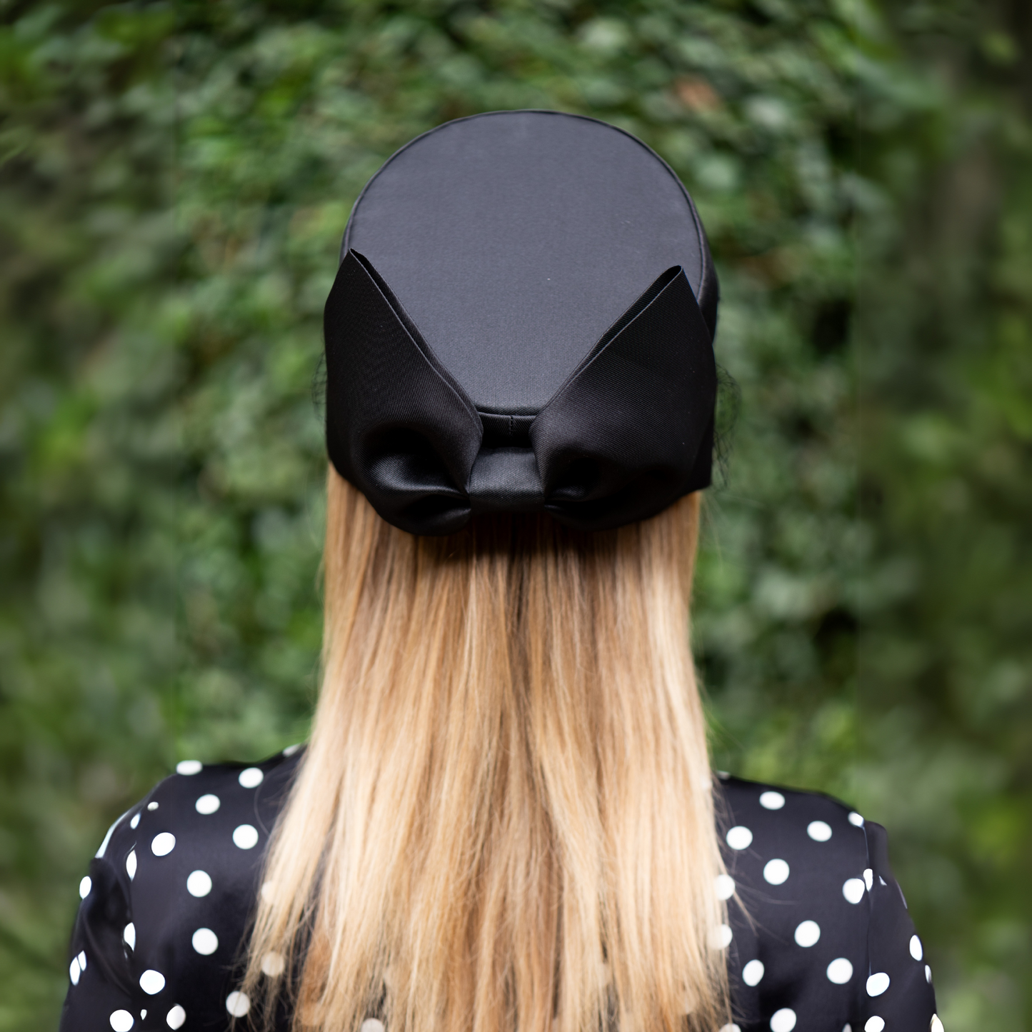 Pillbox with Bow in Black