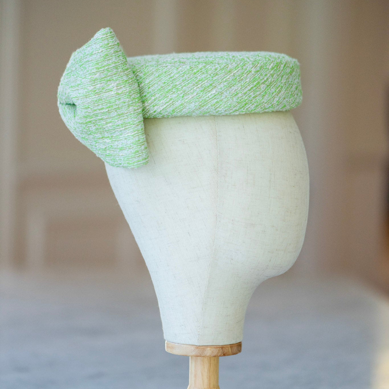 Pillbox in CHANEL tweed with bow in apple green
