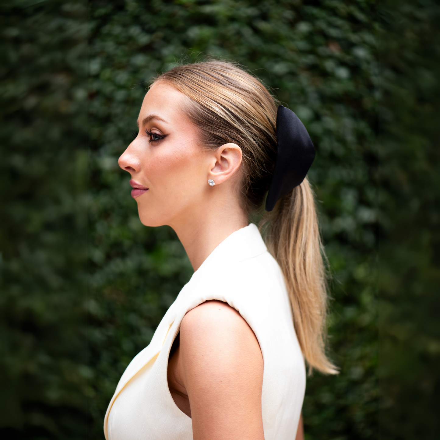 Grande Mikado Bow in Black