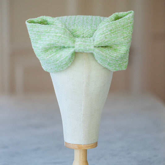 Pillbox in CHANEL tweed with bow in apple green