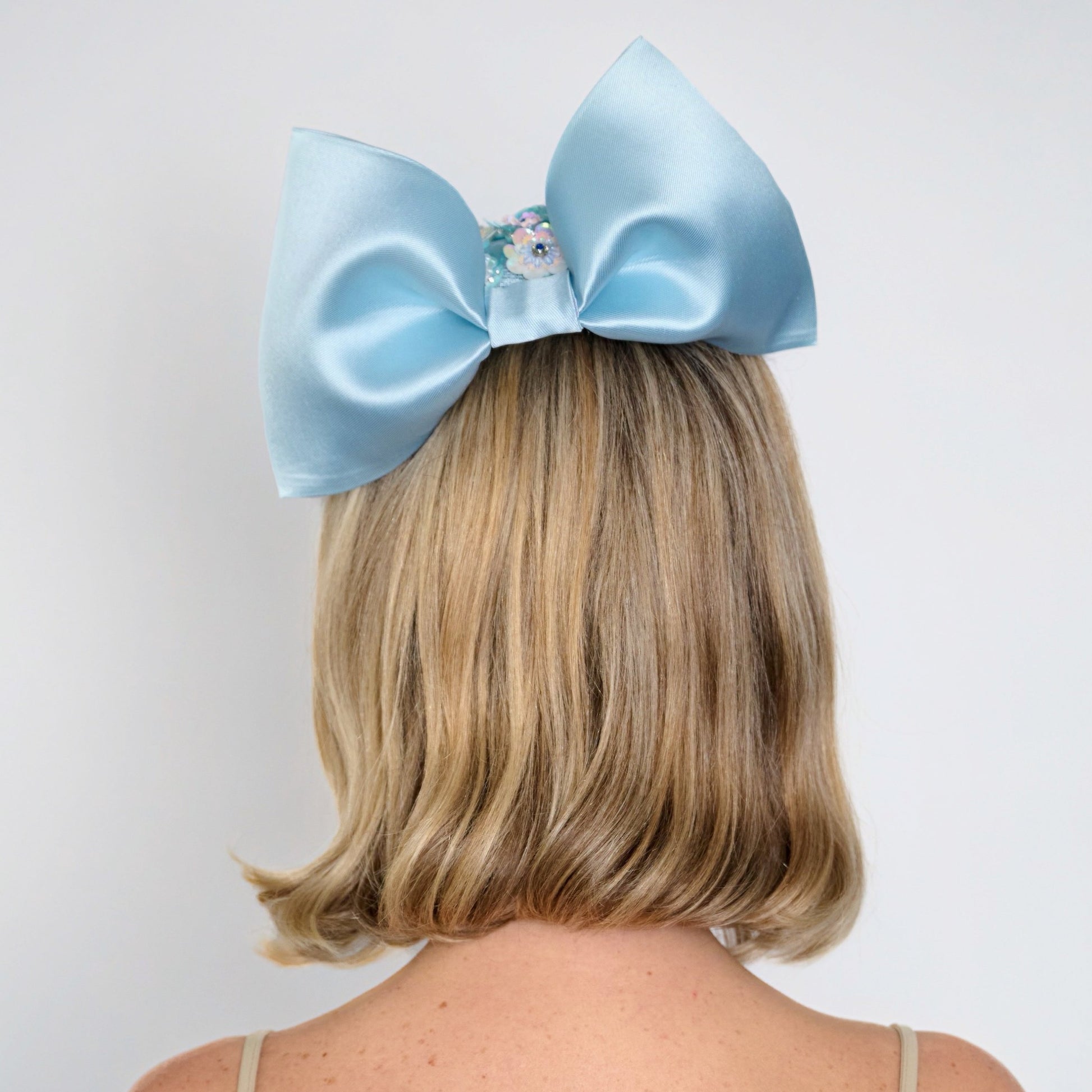 blue spring racing hat bow 